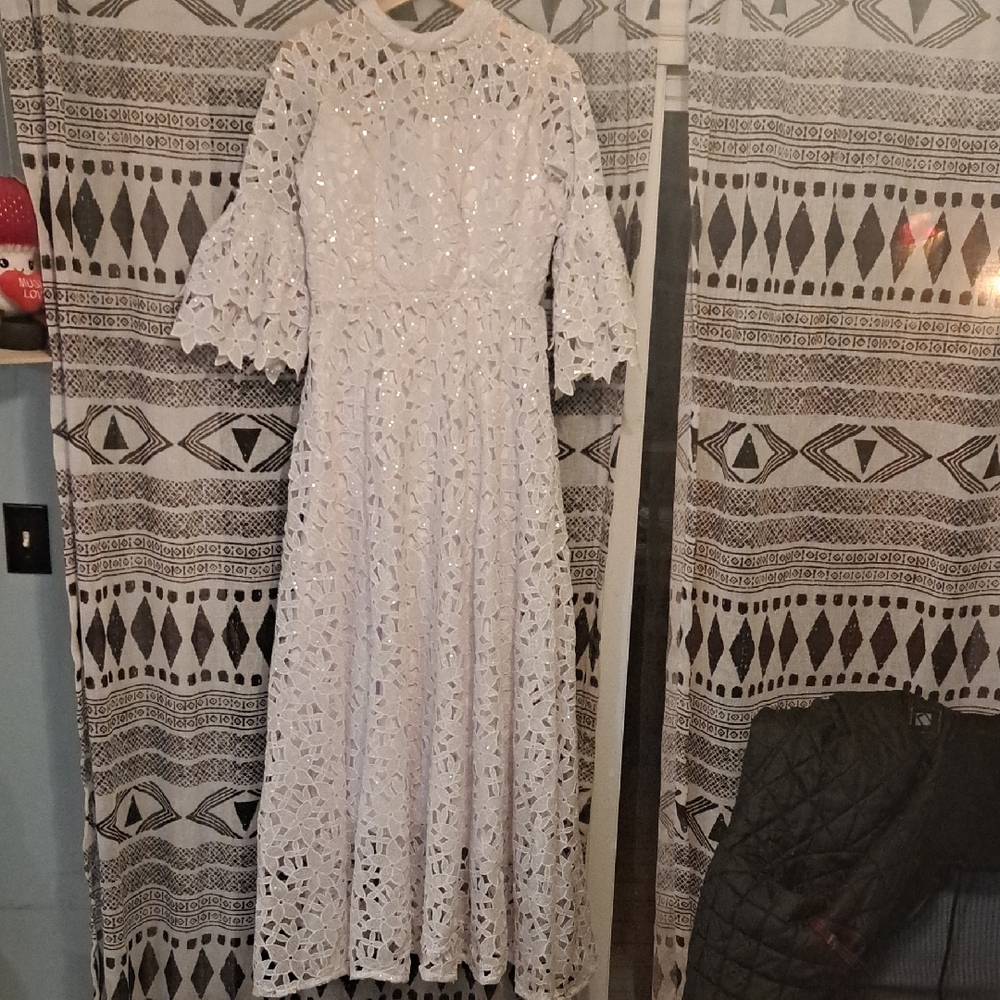 Elegant White Lace Maxi Dress with Bell Sleeves